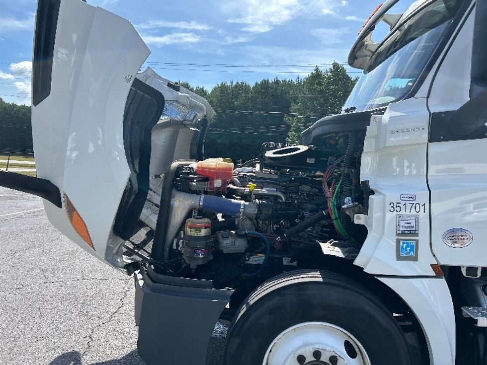 Day Cab Tractor-Heavy Duty Tractors-Freightliner-2020-T12664ST-Cleveland-TN-150,487\n\t\tmiles-$ 69,250 - Image 16