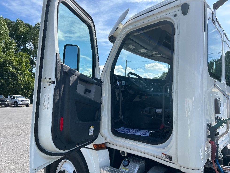 Day Cab Tractor-Heavy Duty Tractors-Freightliner-2020-T12664ST-Cleveland-TN-150,487\n\t\tmiles-$ 69,250 - Image 9