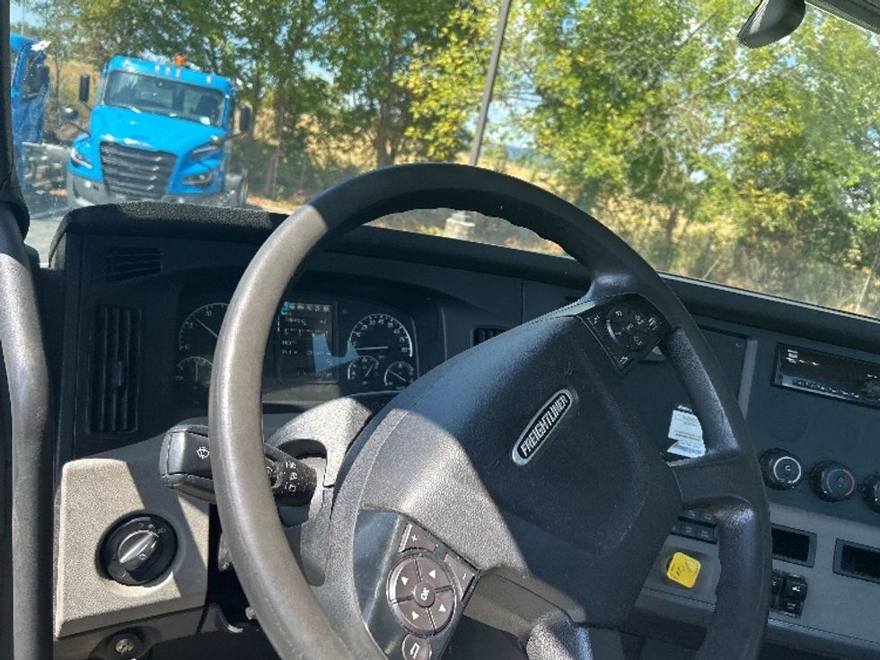 Day Cab Tractor-Heavy Duty Tractors-Freightliner-2020-T12664ST-Cleveland-TN-224,375\n\t\tmiles-$ 63,500 - Image 10