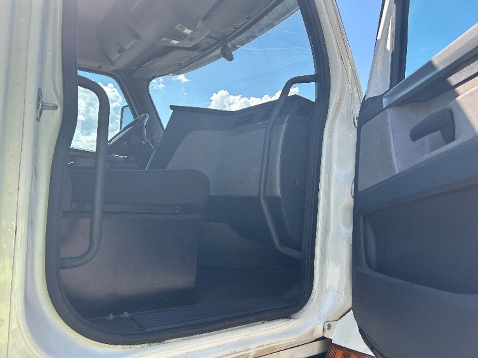 Day Cab Tractor-Heavy Duty Tractors-Freightliner-2020-T12664ST-Cleveland-TN-224,375\n\t\tmiles-$ 63,500 - Image 11