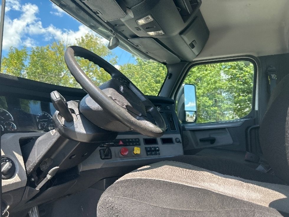 Day Cab Tractor-Heavy Duty Tractors-Freightliner-2020-T12664ST-Cleveland-TN-224,375\n\t\tmiles-$ 63,500 - Image 9