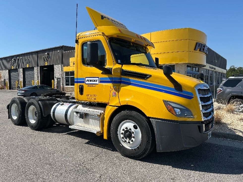 Day Cab Tractor-Heavy Duty Tractors-Freightliner-2020-T12664ST-Cleveland-TN-235,868\n\t\tmiles-$ 60,250 - Image 1