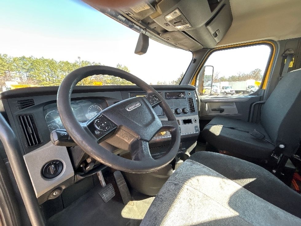 Day Cab Tractor-Heavy Duty Tractors-Freightliner-2020-T12664ST-Cleveland-TN-235,868\n\t\tmiles-$ 60,250 - Image 10