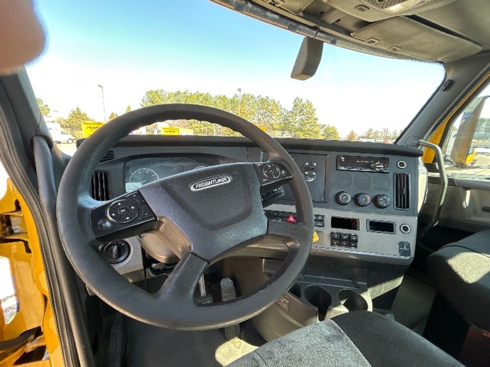 Day Cab Tractor-Heavy Duty Tractors-Freightliner-2020-T12664ST-Cleveland-TN-235,868\n\t\tmiles-$ 60,250 - Image 11