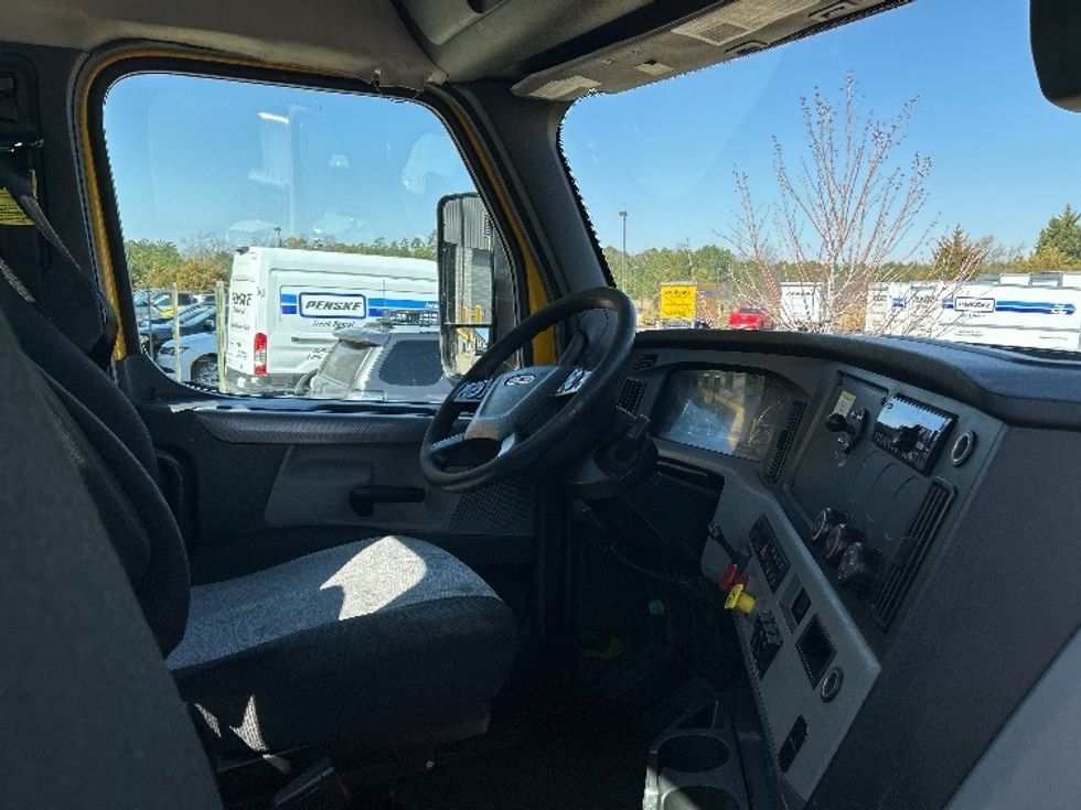 Day Cab Tractor-Heavy Duty Tractors-Freightliner-2020-T12664ST-Cleveland-TN-235,868\n\t\tmiles-$ 60,250 - Image 14