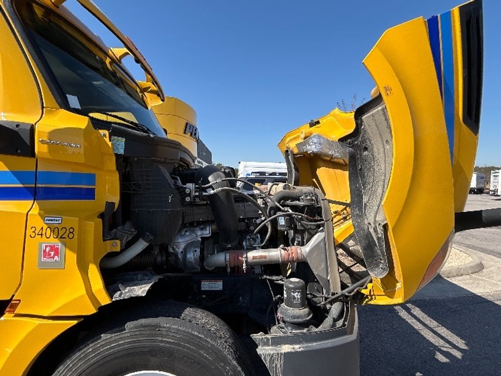 Day Cab Tractor-Heavy Duty Tractors-Freightliner-2020-T12664ST-Cleveland-TN-235,868\n\t\tmiles-$ 60,250 - Image 15
