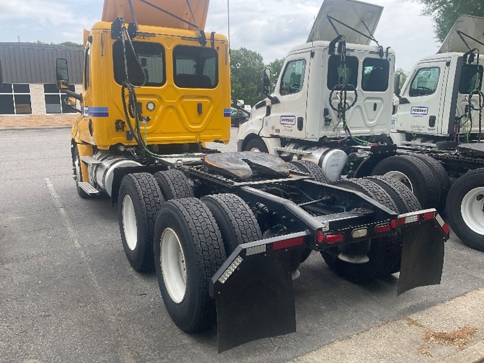 Day Cab Tractor-Heavy Duty Tractors-Freightliner-2020-T12664ST-Cleveland-TN-235,868\n\t\tmiles-$ 60,250 - Image 17