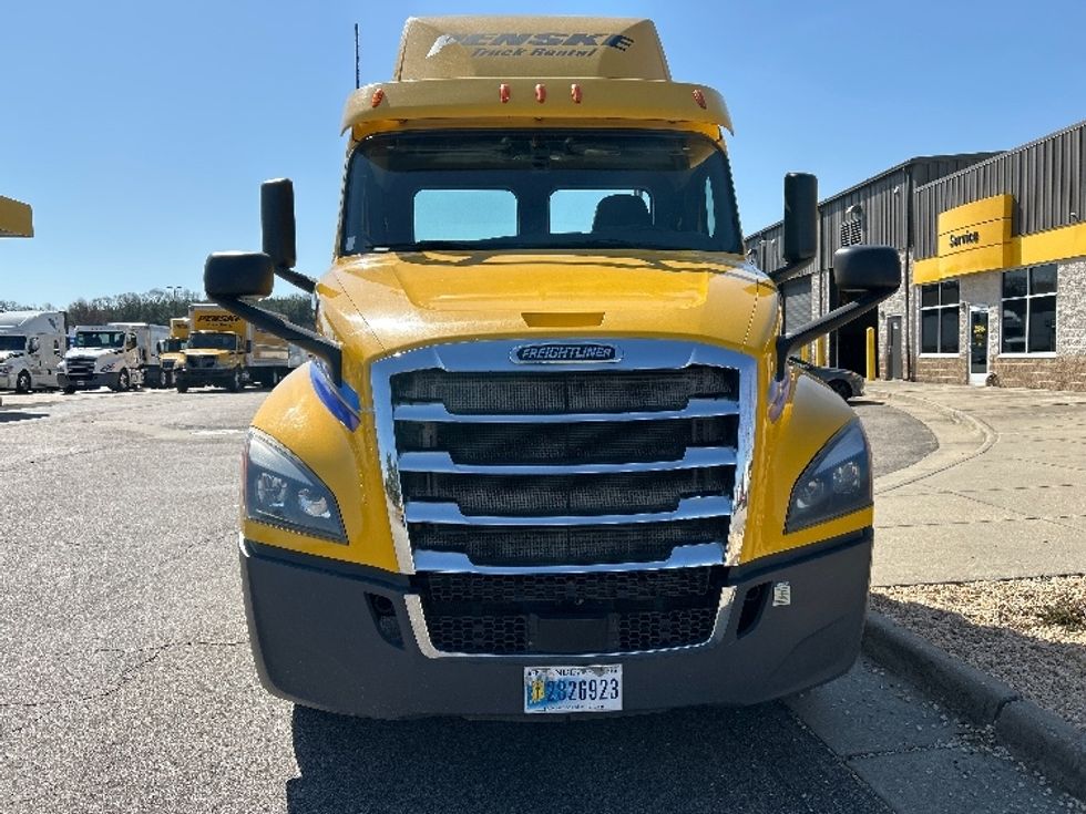 Day Cab Tractor-Heavy Duty Tractors-Freightliner-2020-T12664ST-Cleveland-TN-235,868\n\t\tmiles-$ 60,250 - Image 2