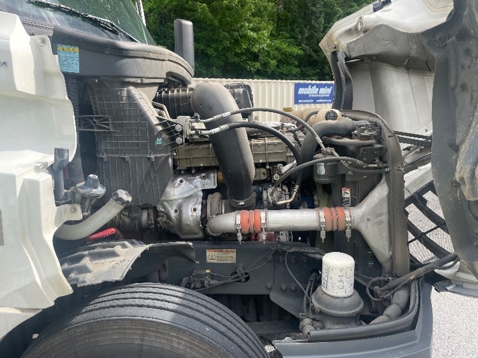 Day Cab Tractor-Heavy Duty Tractors-Freightliner-2020-T12664ST-Cleveland-TN-295,600\n\t\tmiles-$ 60,500 - Image 15