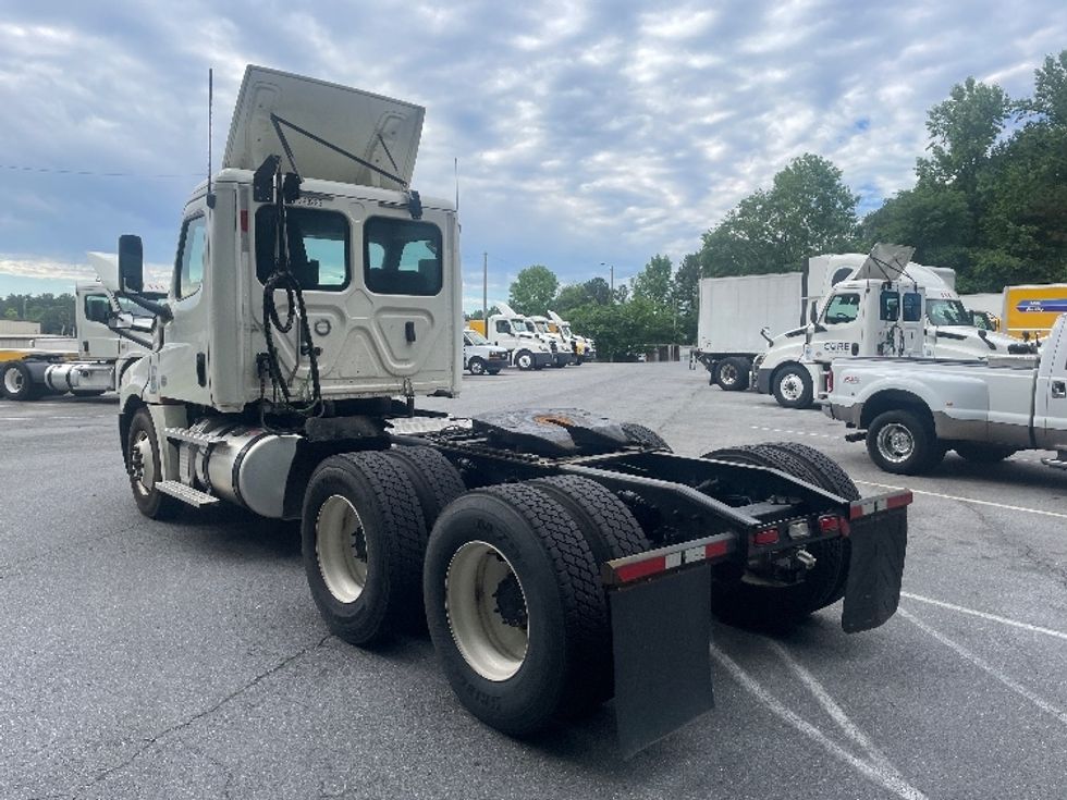 Day Cab Tractor-Heavy Duty Tractors-Freightliner-2020-T12664ST-Cleveland-TN-295,600\n\t\tmiles-$ 60,500 - Image 5