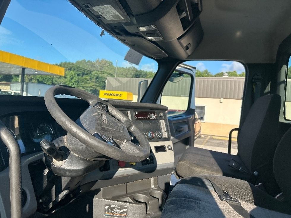 Day Cab Tractor-Heavy Duty Tractors-Freightliner-2020-T12664ST-Cleveland-TN-302,800\n\t\tmiles-$ 61,000 - Image 10