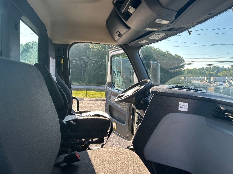 Day Cab Tractor-Heavy Duty Tractors-Freightliner-2020-T12664ST-Cleveland-TN-302,800\n\t\tmiles-$ 61,000 - Image 14