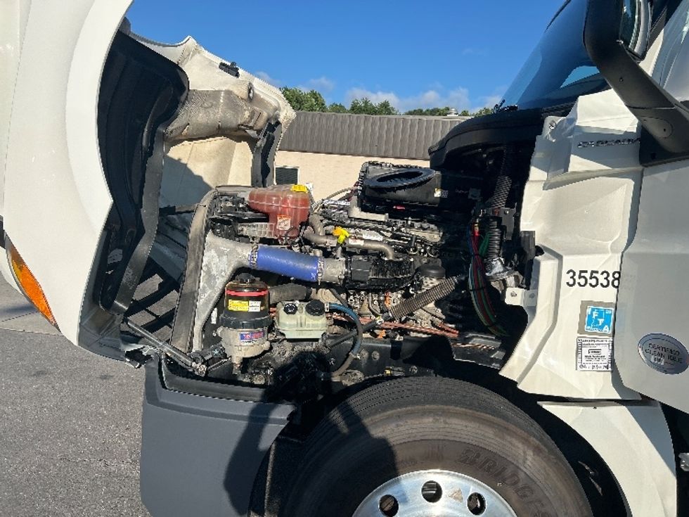 Day Cab Tractor-Heavy Duty Tractors-Freightliner-2020-T12664ST-Cleveland-TN-302,800\n\t\tmiles-$ 61,000 - Image 16