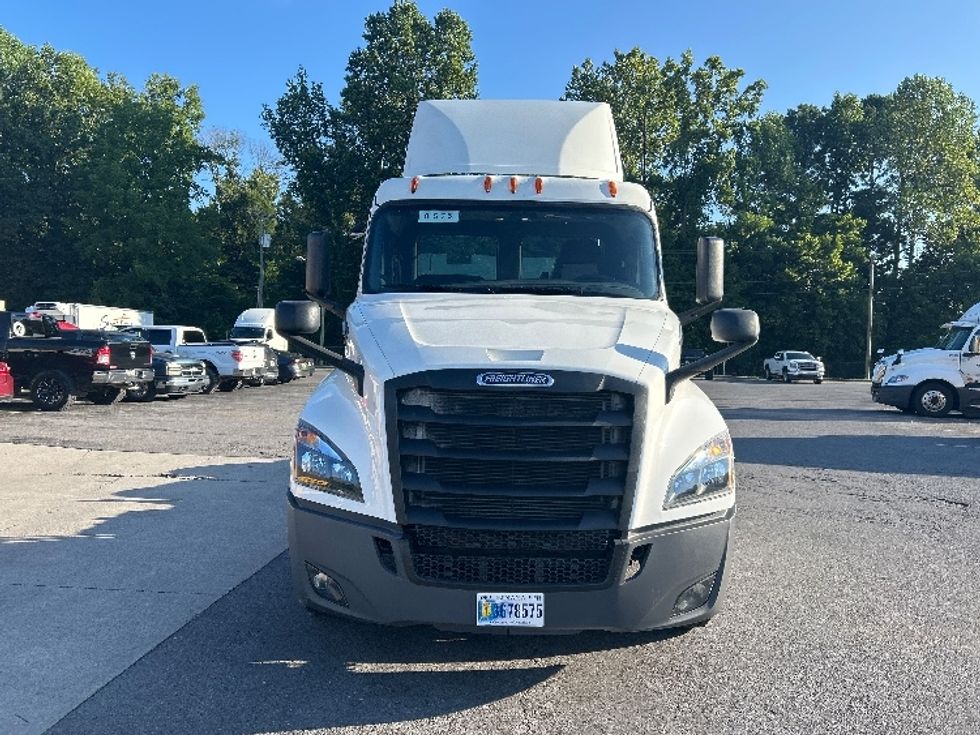 Day Cab Tractor-Heavy Duty Tractors-Freightliner-2020-T12664ST-Cleveland-TN-302,800\n\t\tmiles-$ 61,000 - Image 2