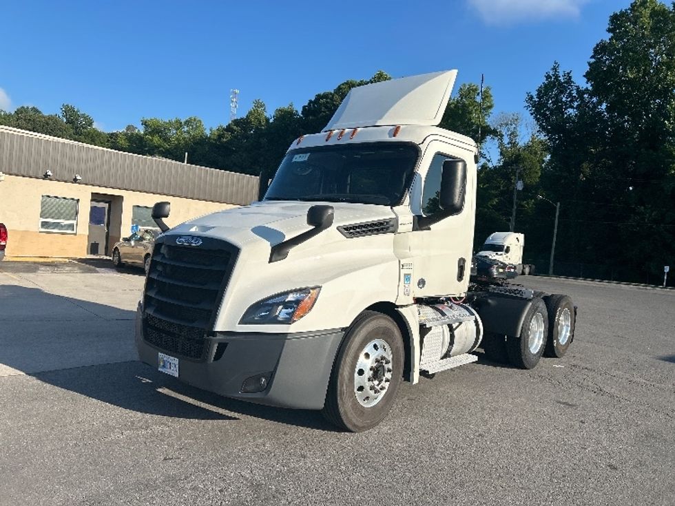 Day Cab Tractor-Heavy Duty Tractors-Freightliner-2020-T12664ST-Cleveland-TN-302,800\n\t\tmiles-$ 61,000 - Image 3