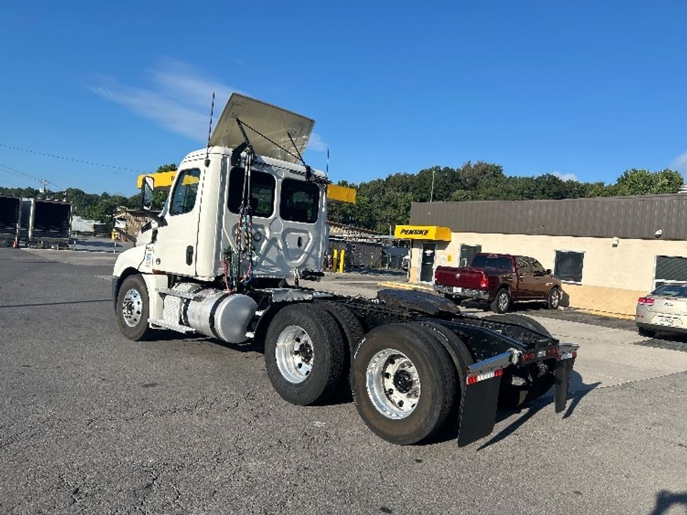 Day Cab Tractor-Heavy Duty Tractors-Freightliner-2020-T12664ST-Cleveland-TN-302,800\n\t\tmiles-$ 61,000 - Image 5
