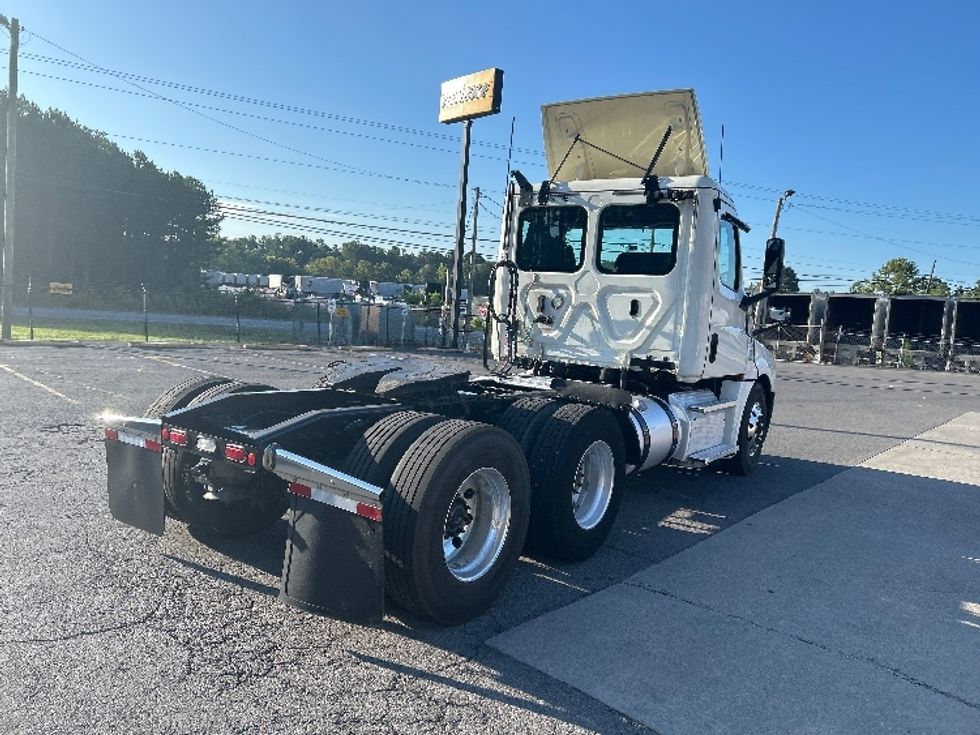 Day Cab Tractor-Heavy Duty Tractors-Freightliner-2020-T12664ST-Cleveland-TN-302,800\n\t\tmiles-$ 61,000 - Image 7