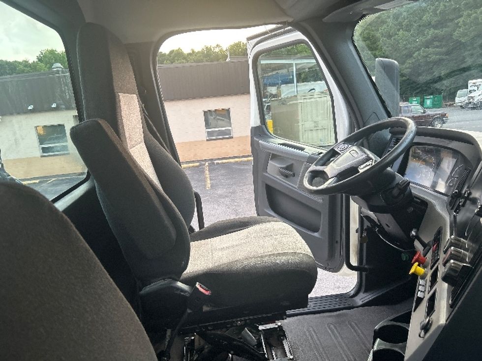 Day Cab Tractor-Heavy Duty Tractors-Freightliner-2020-T12664ST-Cleveland-TN-347,770\n\t\tmiles-$ 58,750 - Image 14