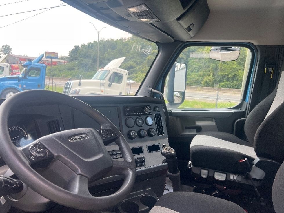 Day Cab Tractor-Heavy Duty Tractors-Freightliner-2020-T12664ST-Cleveland-TN-412,351\n\t\tmiles-$ 56,250 - Image 10