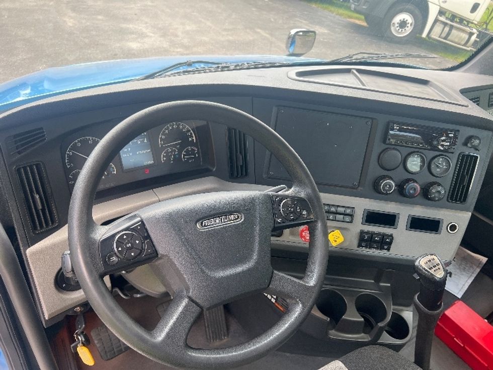 Day Cab Tractor-Heavy Duty Tractors-Freightliner-2020-T12664ST-Cleveland-TN-412,351\n\t\tmiles-$ 56,250 - Image 11