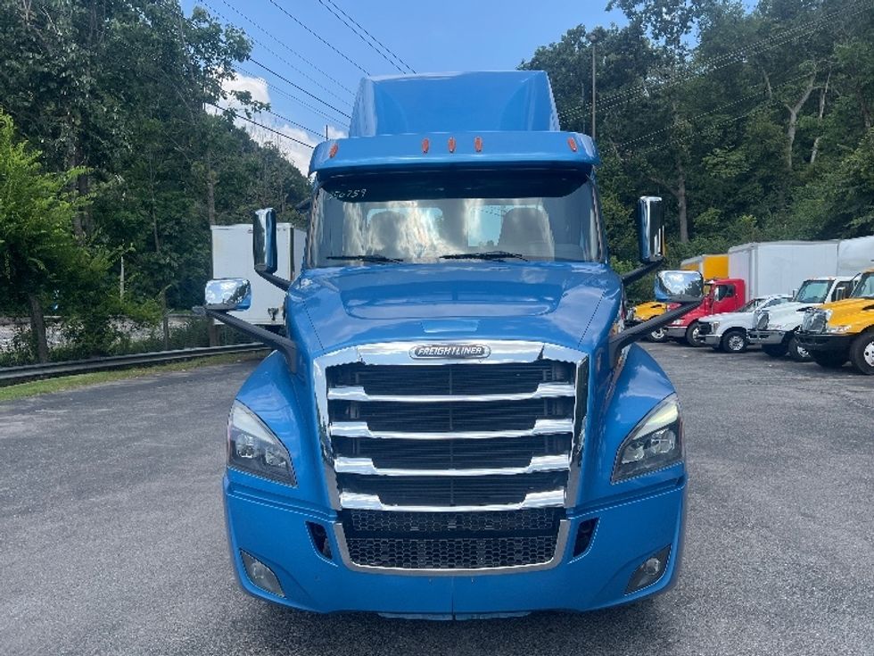 Day Cab Tractor-Heavy Duty Tractors-Freightliner-2020-T12664ST-Cleveland-TN-412,351\n\t\tmiles-$ 56,250 - Image 2
