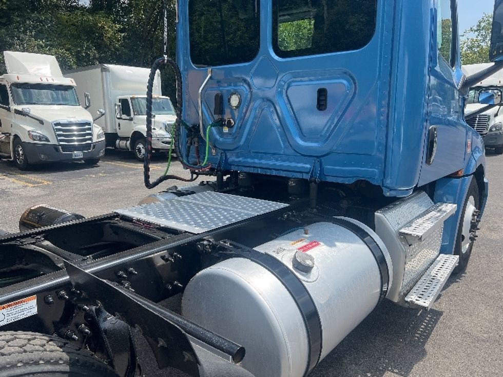 Day Cab Tractor-Heavy Duty Tractors-Freightliner-2020-T12664ST-Cleveland-TN-412,351\n\t\tmiles-$ 56,250 - Image 20