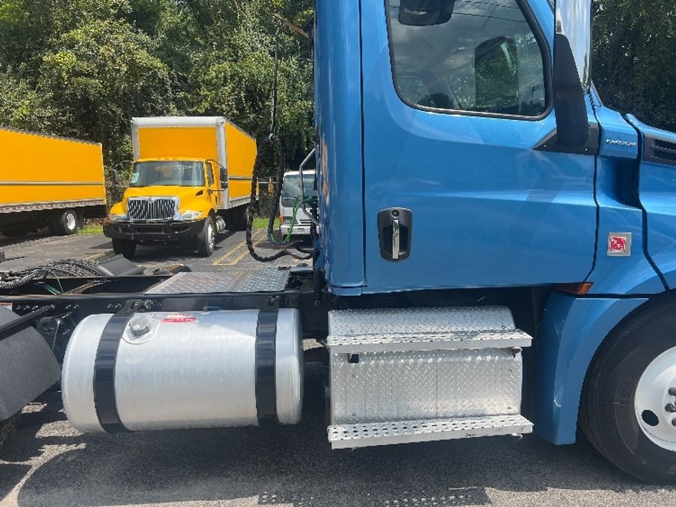 Day Cab Tractor-Heavy Duty Tractors-Freightliner-2020-T12664ST-Cleveland-TN-412,351\n\t\tmiles-$ 56,250 - Image 21