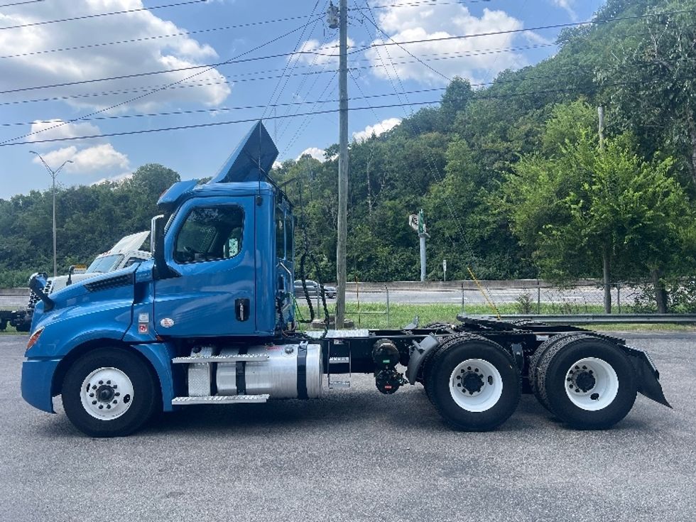 Day Cab Tractor-Heavy Duty Tractors-Freightliner-2020-T12664ST-Cleveland-TN-412,351\n\t\tmiles-$ 56,250 - Image 4