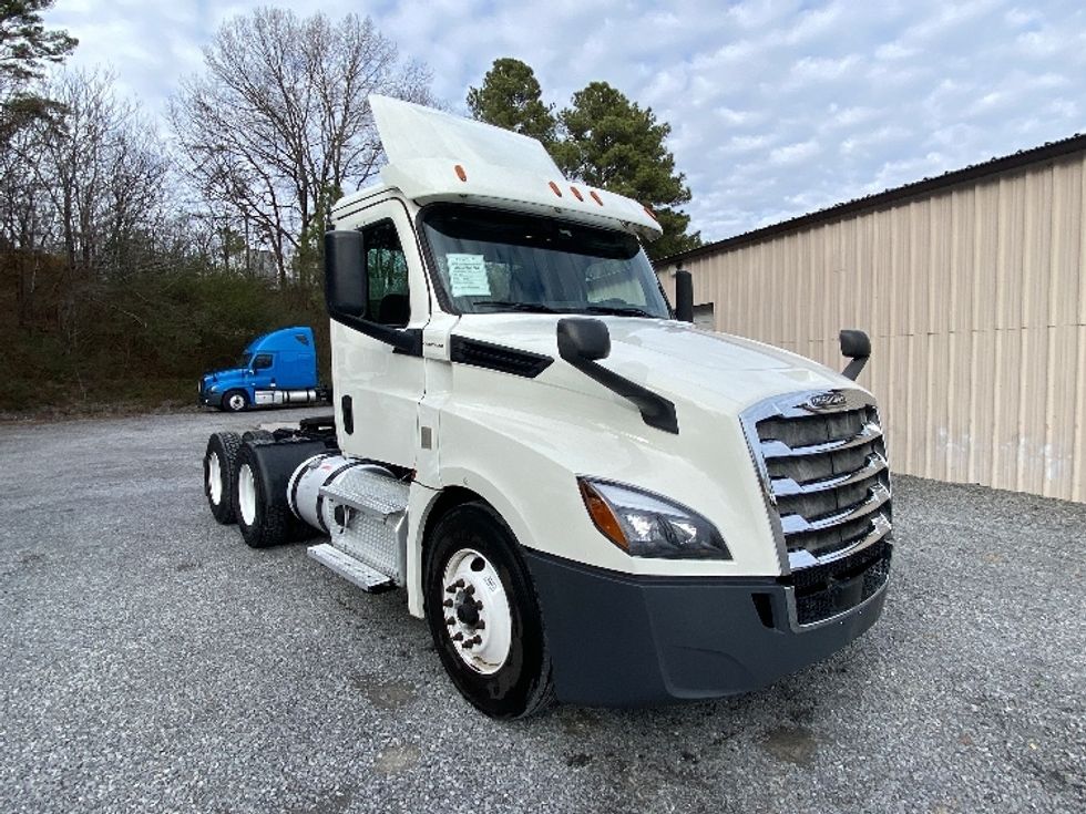Day Cab Tractor-Heavy Duty Tractors-Freightliner-2020-T12664ST-Cleveland-TN-430,904\n\t\tmiles-$ 49,500 - Image 1