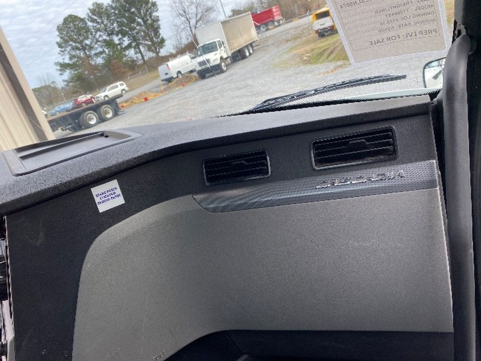 Day Cab Tractor-Heavy Duty Tractors-Freightliner-2020-T12664ST-Cleveland-TN-430,904\n\t\tmiles-$ 49,500 - Image 13