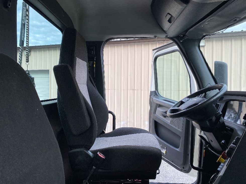 Day Cab Tractor-Heavy Duty Tractors-Freightliner-2020-T12664ST-Cleveland-TN-430,904\n\t\tmiles-$ 49,500 - Image 14