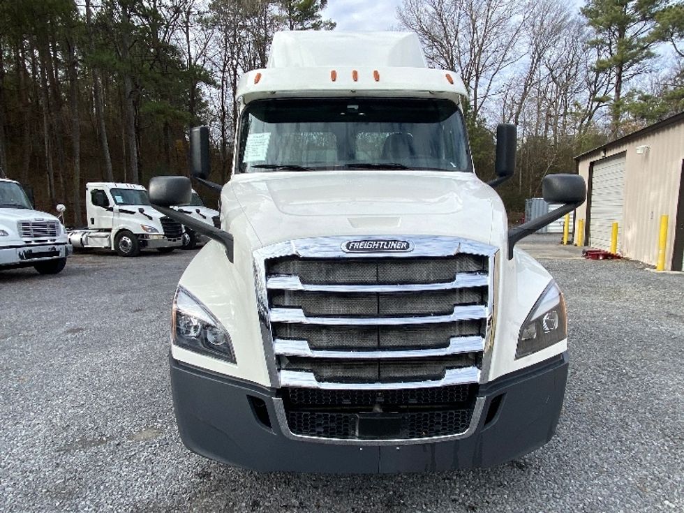 Day Cab Tractor-Heavy Duty Tractors-Freightliner-2020-T12664ST-Cleveland-TN-430,904\n\t\tmiles-$ 49,500 - Image 2