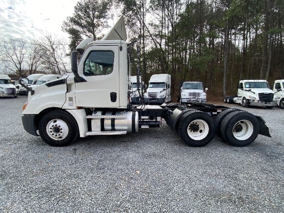 Day Cab Tractor-Heavy Duty Tractors-Freightliner-2020-T12664ST-Cleveland-TN-430,904\n\t\tmiles-$ 49,500 - Image 4