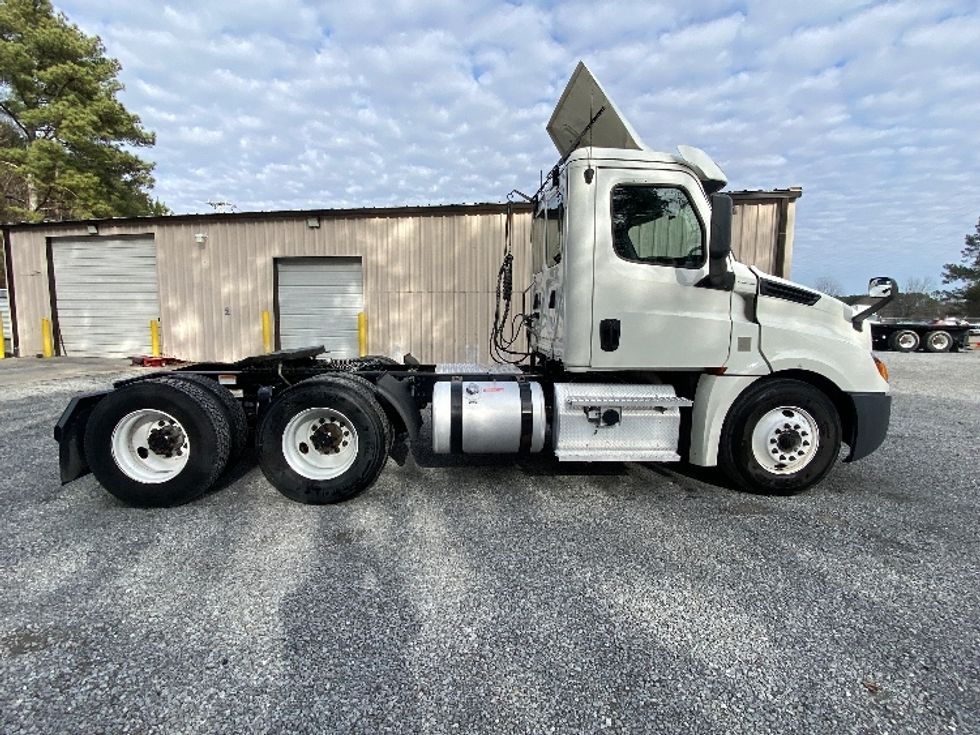 Day Cab Tractor-Heavy Duty Tractors-Freightliner-2020-T12664ST-Cleveland-TN-430,904\n\t\tmiles-$ 49,500 - Image 8