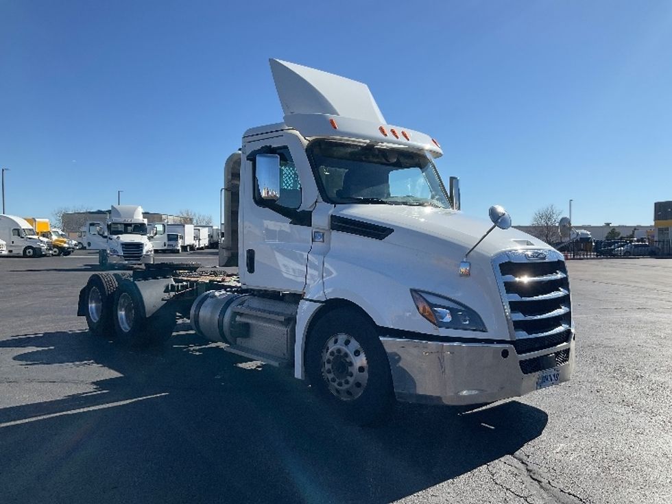 Day Cab Tractor-Heavy Duty Tractors-Freightliner-2020-T12664ST-Colorado Springs-CO-205,060\n\t\tmiles-$ 65,750 - Image 1