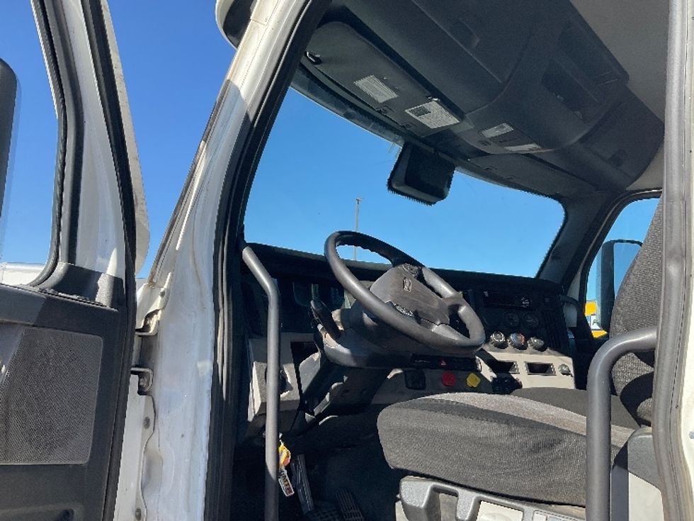 Day Cab Tractor-Heavy Duty Tractors-Freightliner-2020-T12664ST-Colorado Springs-CO-205,060\n\t\tmiles-$ 65,750 - Image 10