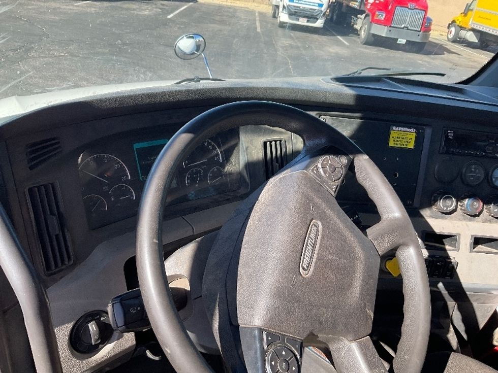 Day Cab Tractor-Heavy Duty Tractors-Freightliner-2020-T12664ST-Colorado Springs-CO-205,060\n\t\tmiles-$ 65,750 - Image 11