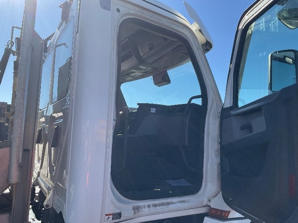 Day Cab Tractor-Heavy Duty Tractors-Freightliner-2020-T12664ST-Colorado Springs-CO-205,060\n\t\tmiles-$ 65,750 - Image 12