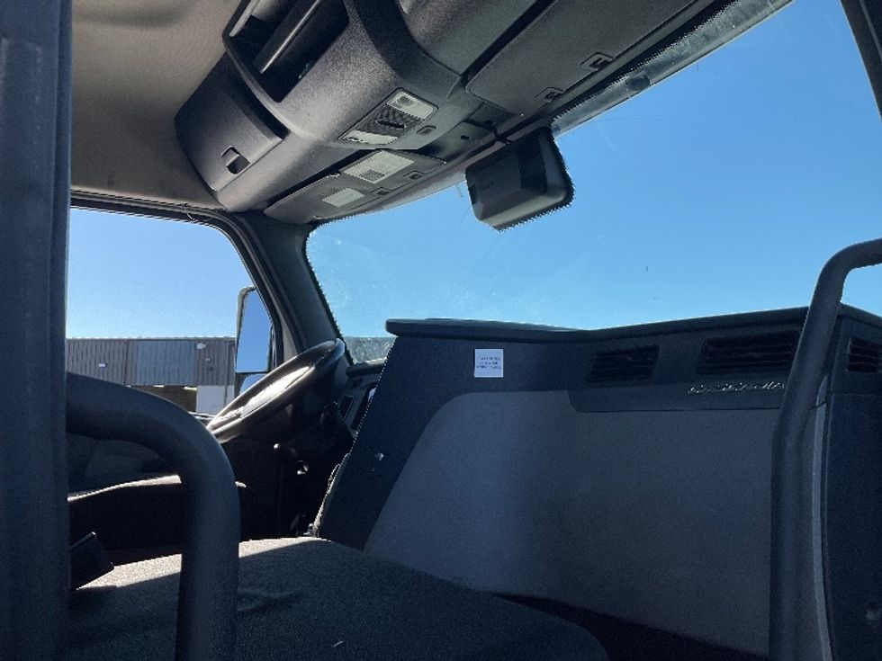 Day Cab Tractor-Heavy Duty Tractors-Freightliner-2020-T12664ST-Colorado Springs-CO-205,060\n\t\tmiles-$ 65,750 - Image 13