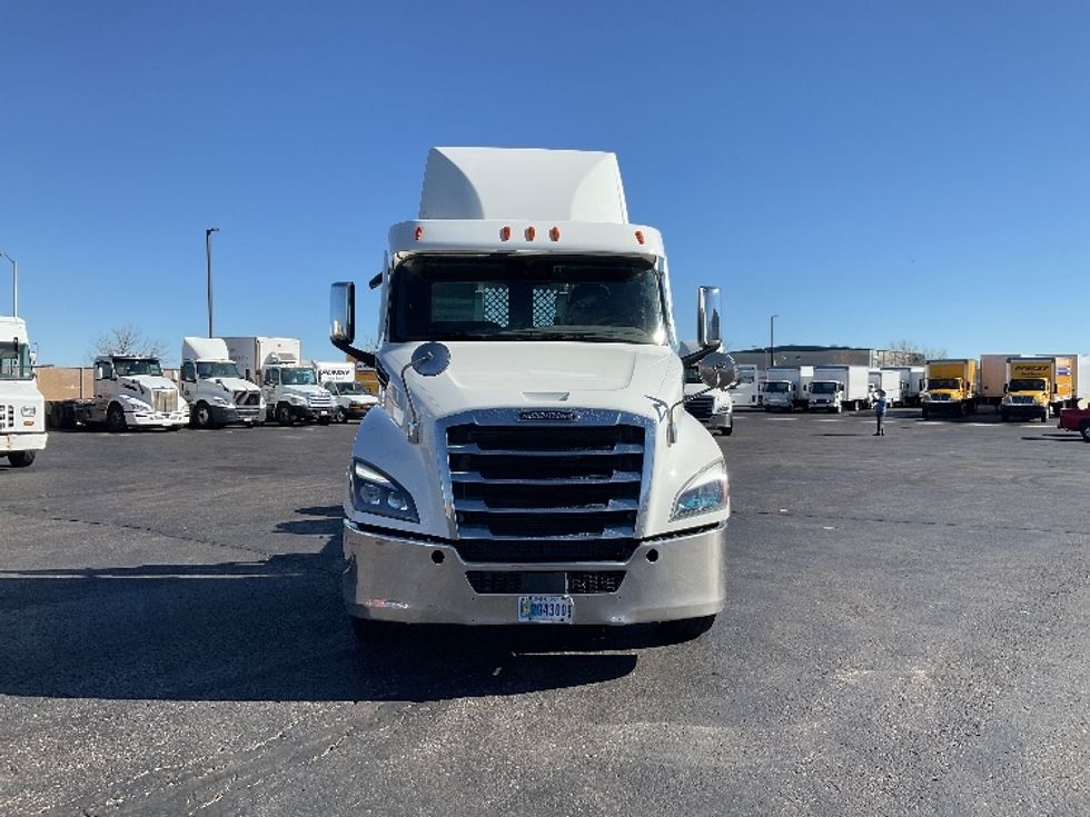 Day Cab Tractor-Heavy Duty Tractors-Freightliner-2020-T12664ST-Colorado Springs-CO-205,060\n\t\tmiles-$ 65,750 - Image 2