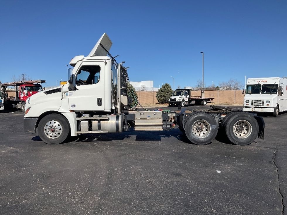Day Cab Tractor-Heavy Duty Tractors-Freightliner-2020-T12664ST-Colorado Springs-CO-205,060\n\t\tmiles-$ 65,750 - Image 4