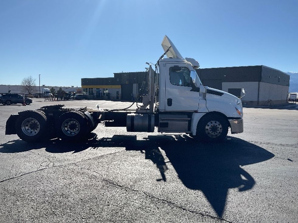 Day Cab Tractor-Heavy Duty Tractors-Freightliner-2020-T12664ST-Colorado Springs-CO-205,060\n\t\tmiles-$ 65,750 - Image 8