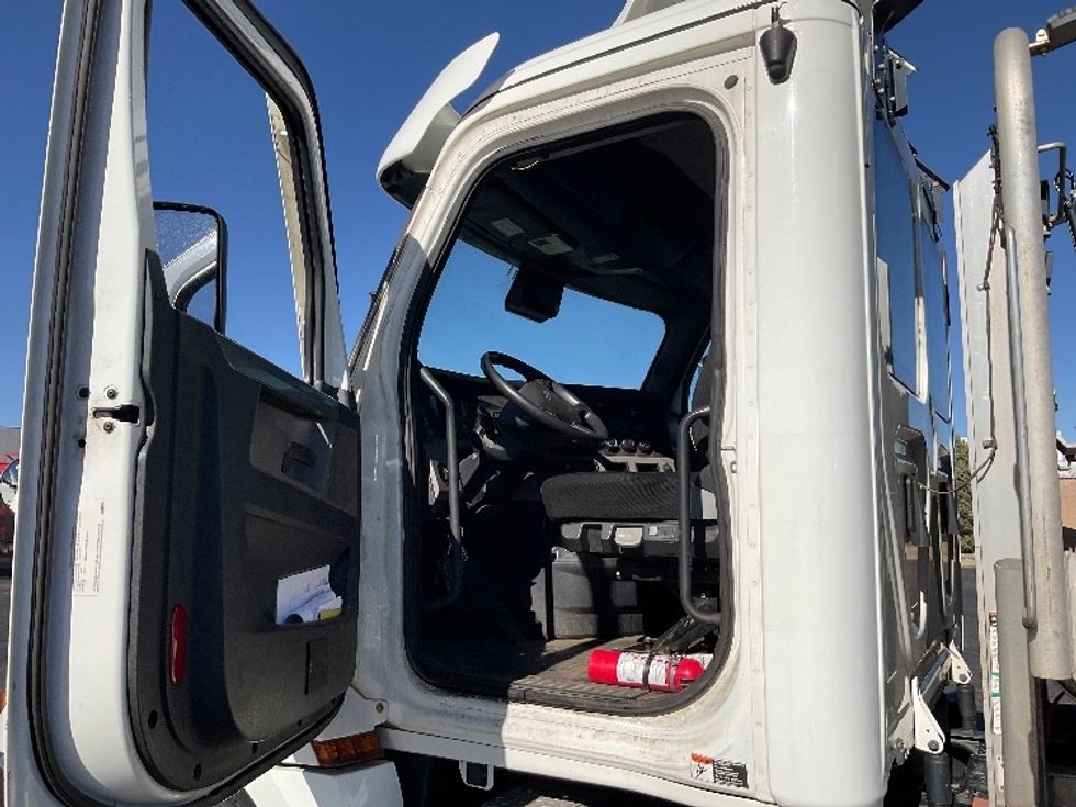 Day Cab Tractor-Heavy Duty Tractors-Freightliner-2020-T12664ST-Colorado Springs-CO-205,060\n\t\tmiles-$ 65,750 - Image 9