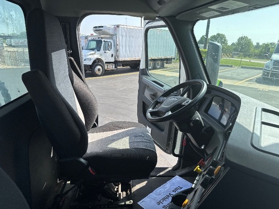 Day Cab Tractor-Heavy Duty Tractors-Freightliner-2020-T12664ST-Columbus-OH-301,293\n\t\tmiles-$ 54,000 - Image 14