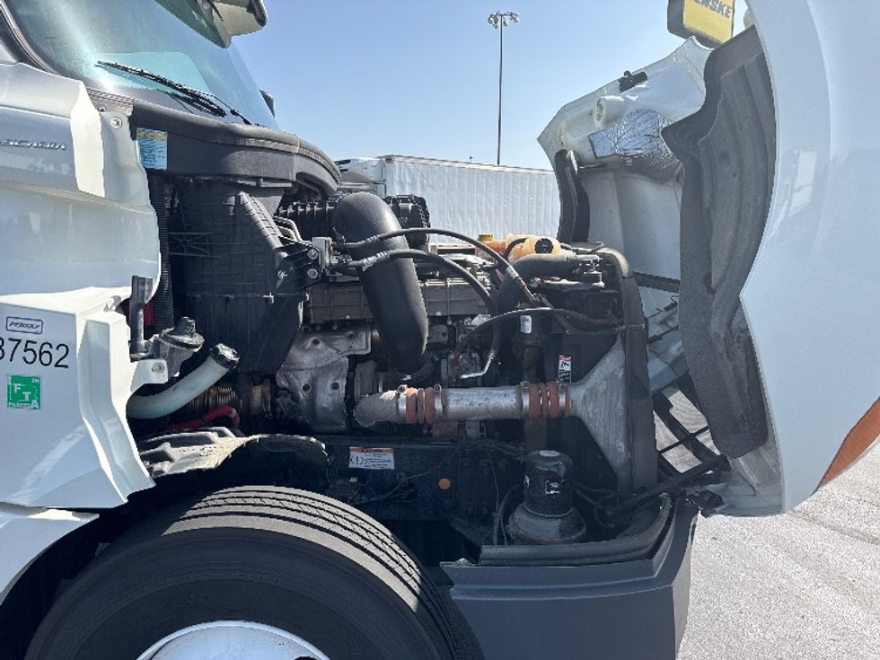 Day Cab Tractor-Heavy Duty Tractors-Freightliner-2020-T12664ST-Columbus-OH-301,293\n\t\tmiles-$ 54,000 - Image 15