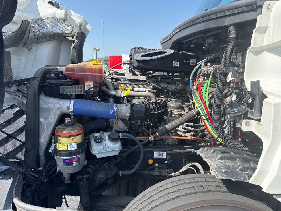 Day Cab Tractor-Heavy Duty Tractors-Freightliner-2020-T12664ST-Columbus-OH-301,293\n\t\tmiles-$ 54,000 - Image 16