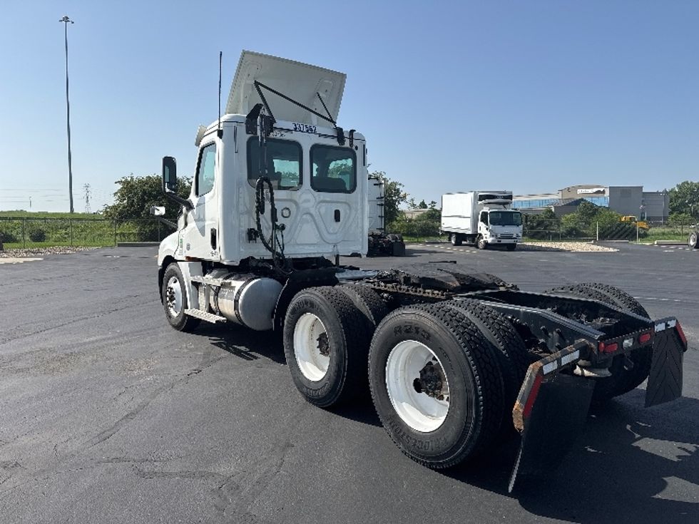 Day Cab Tractor-Heavy Duty Tractors-Freightliner-2020-T12664ST-Columbus-OH-301,293\n\t\tmiles-$ 54,000 - Image 5