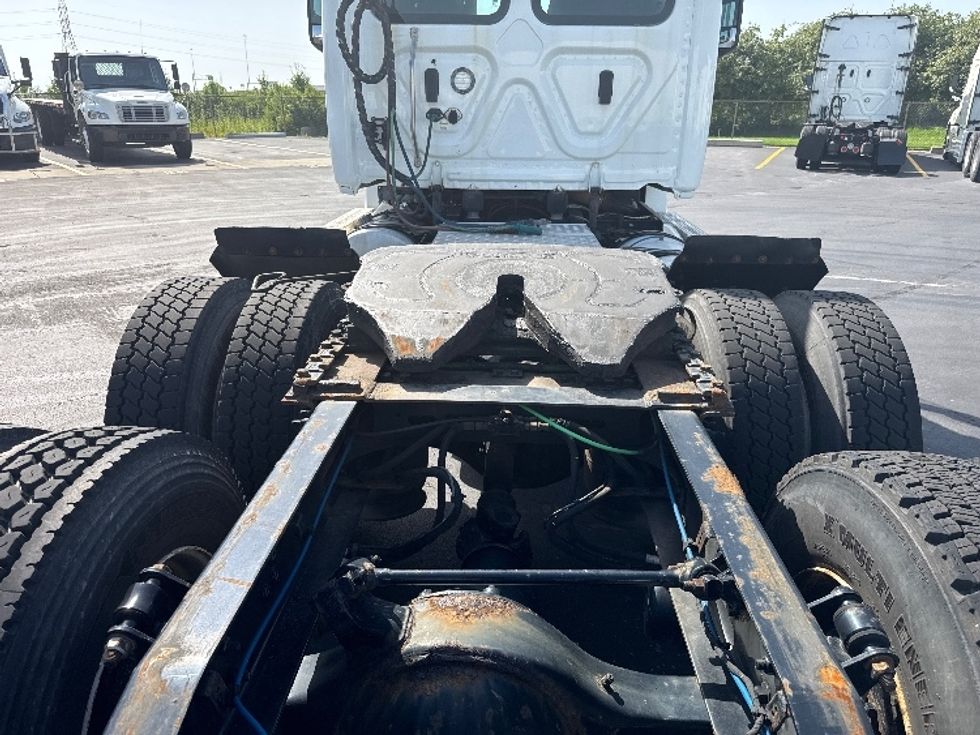 Day Cab Tractor-Heavy Duty Tractors-Freightliner-2020-T12664ST-Columbus-OH-301,293\n\t\tmiles-$ 54,000 - Image 6