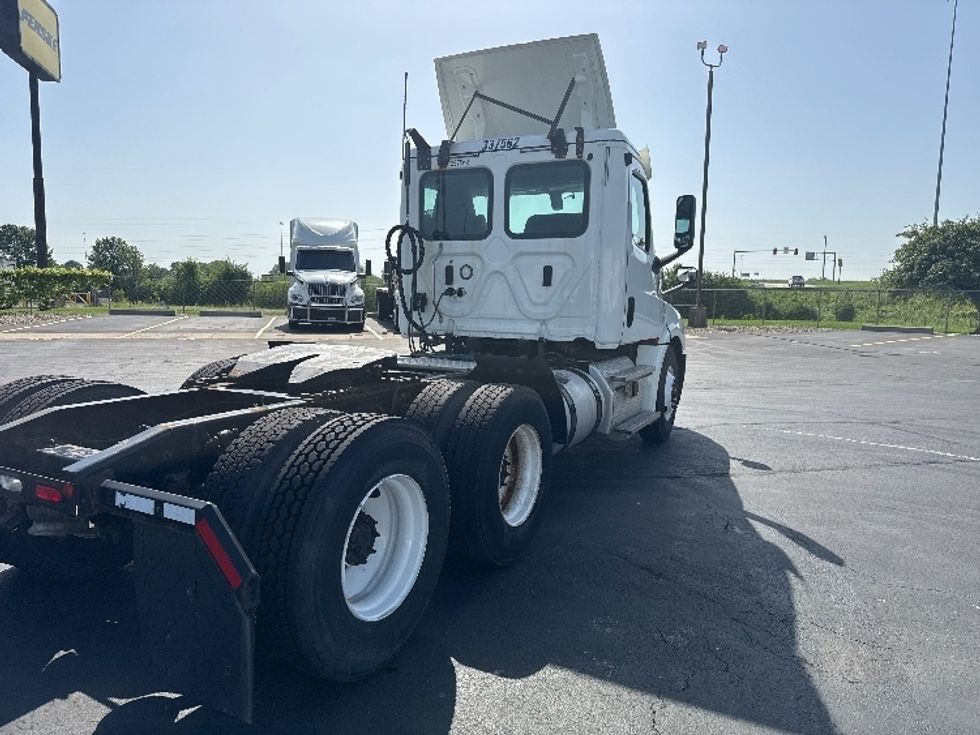 Day Cab Tractor-Heavy Duty Tractors-Freightliner-2020-T12664ST-Columbus-OH-301,293\n\t\tmiles-$ 54,000 - Image 7