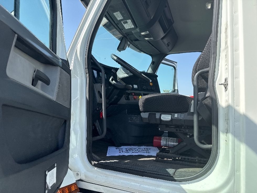 Day Cab Tractor-Heavy Duty Tractors-Freightliner-2020-T12664ST-Columbus-OH-301,293\n\t\tmiles-$ 54,000 - Image 9